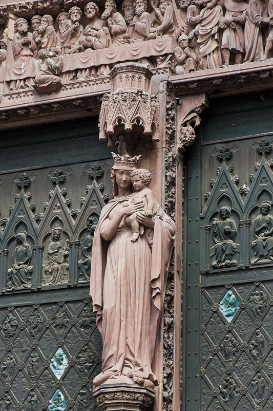 статуя Девы Марии