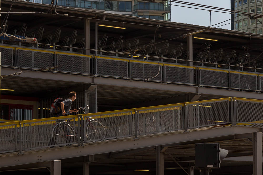 Велопарковка у Центрального вокзала Гааги (Den Haag) © Татьяна Гладченко, 2015