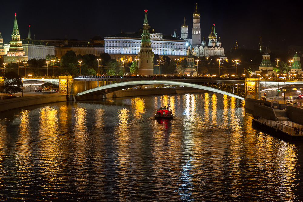 «…Огни — как нити золотых бус.. » Москва. Лето 2015 года © Татьяна Гладченко, 2015
